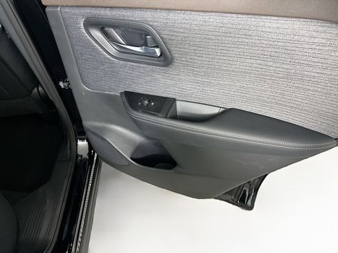 Used 2023 Nissan Rogue SV image 28