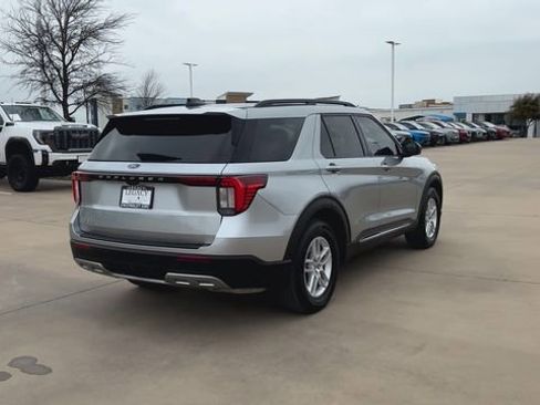 Used 2025 Ford Explorer Active w/ Active Comfort Package image 5