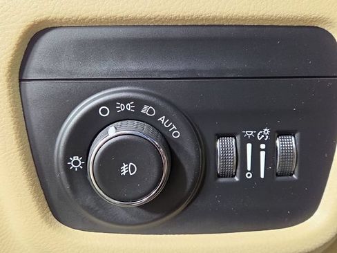 Used 2022 Jeep Grand Cherokee L Limited RWD image 29