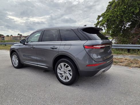 Used 2022 Lincoln Corsair FWD image 2