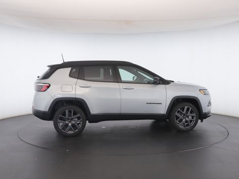 Used 2026 Jeep Compass Limited image 27