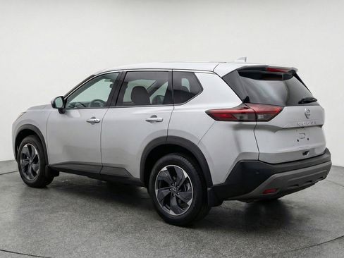 Used 2025 Nissan Rogue SV FWD image 6