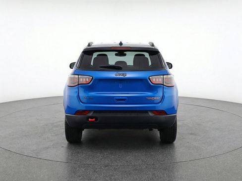 Used 2025 Jeep Compass Trailhawk AWD/4WD image 7