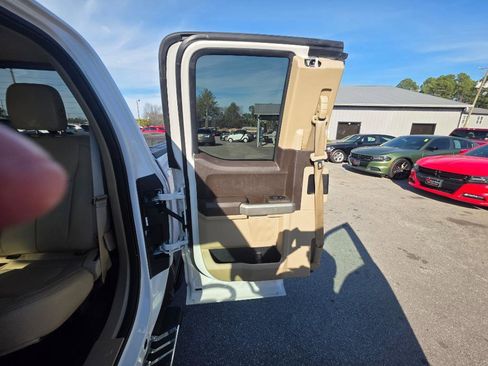 Used 2018 Ford F150 Lariat w/ Equipment Group 502A Luxury image 9