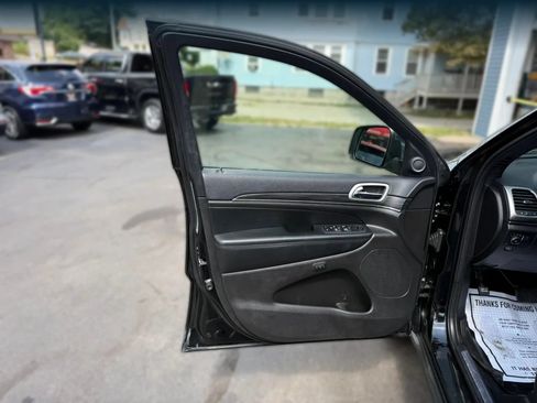 Used 2019 Jeep Grand Cherokee Limited AWD/4WD image 34