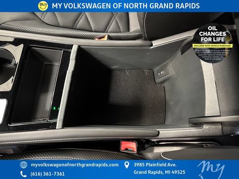 Used 2024 Volkswagen Atlas Cross Sport SE AWD/4WD image 32