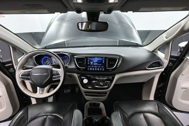 Used 2018 Chrysler Pacifica Limited FWD image 20