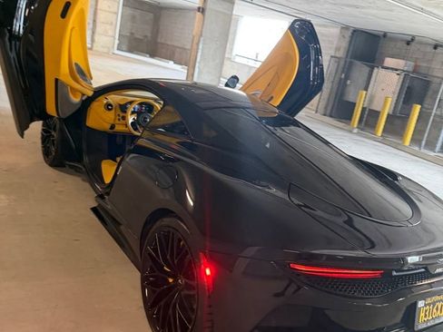 Used 2022 McLaren GT image 17