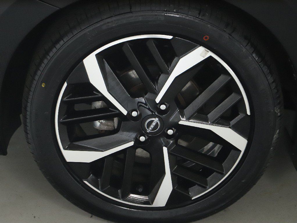 Certified 2024 Nissan Versa SR w/ Trunk Package FWD image 35