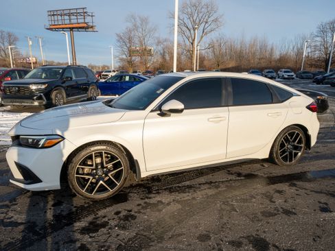 Used 2022 Honda Civic Sport Touring image 3