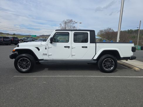Used 2023 Jeep Gladiator Overland w/ Cold Weather Group image 7