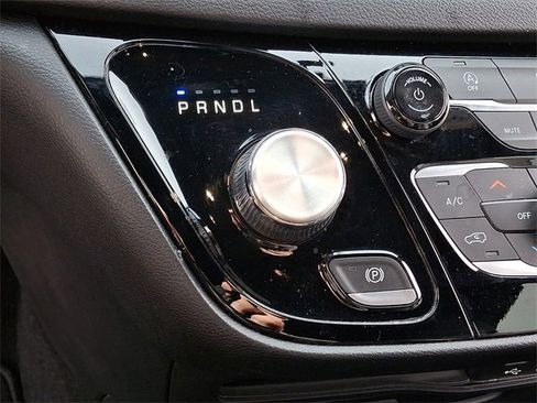 Used 2020 Chrysler Pacifica Touring-L Plus w/ S Appearance Package image 16