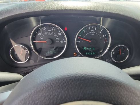 Used 2018 Jeep Wrangler Unlimited Sahara AWD/4WD image 11