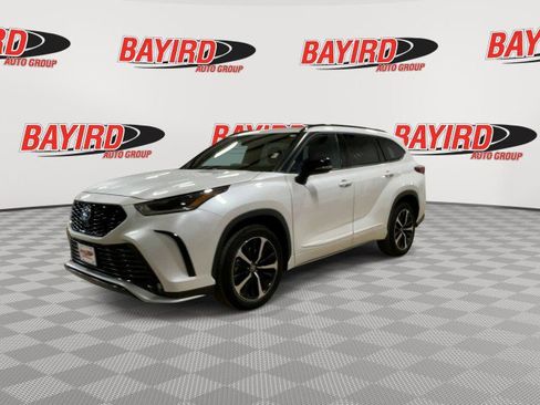 Used 2022 Toyota Highlander XSE image 4