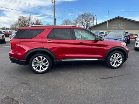 Used 2023 Ford Explorer Platinum w/ Technology Package image 2