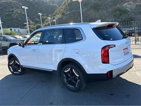 Used 2023 Kia Telluride S w/ S Sunroof Package image 3