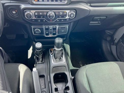 Used 2020 Jeep Wrangler Unlimited Sahara image 11