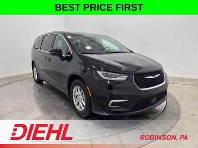 New 2026 Chrysler Pacifica Select