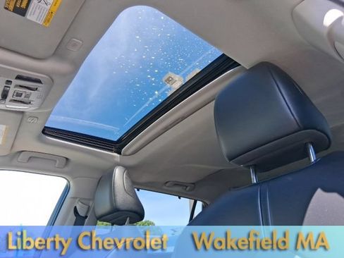 Used 2023 Toyota Highlander XLE AWD/4WD image 29