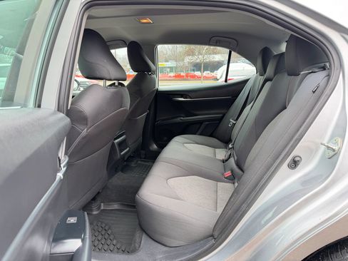 Used 2020 Toyota Camry LE image 9