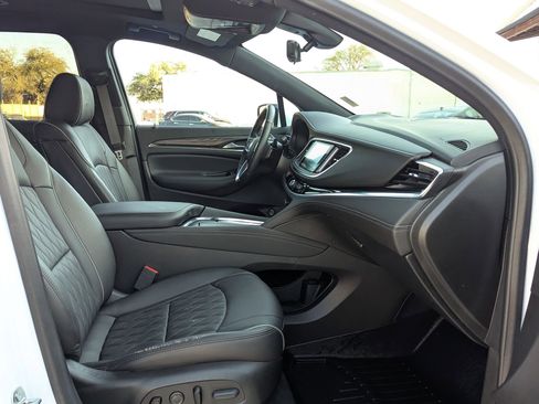 Used 2024 Buick Enclave Avenir w/ Avenir Technology Package image 27