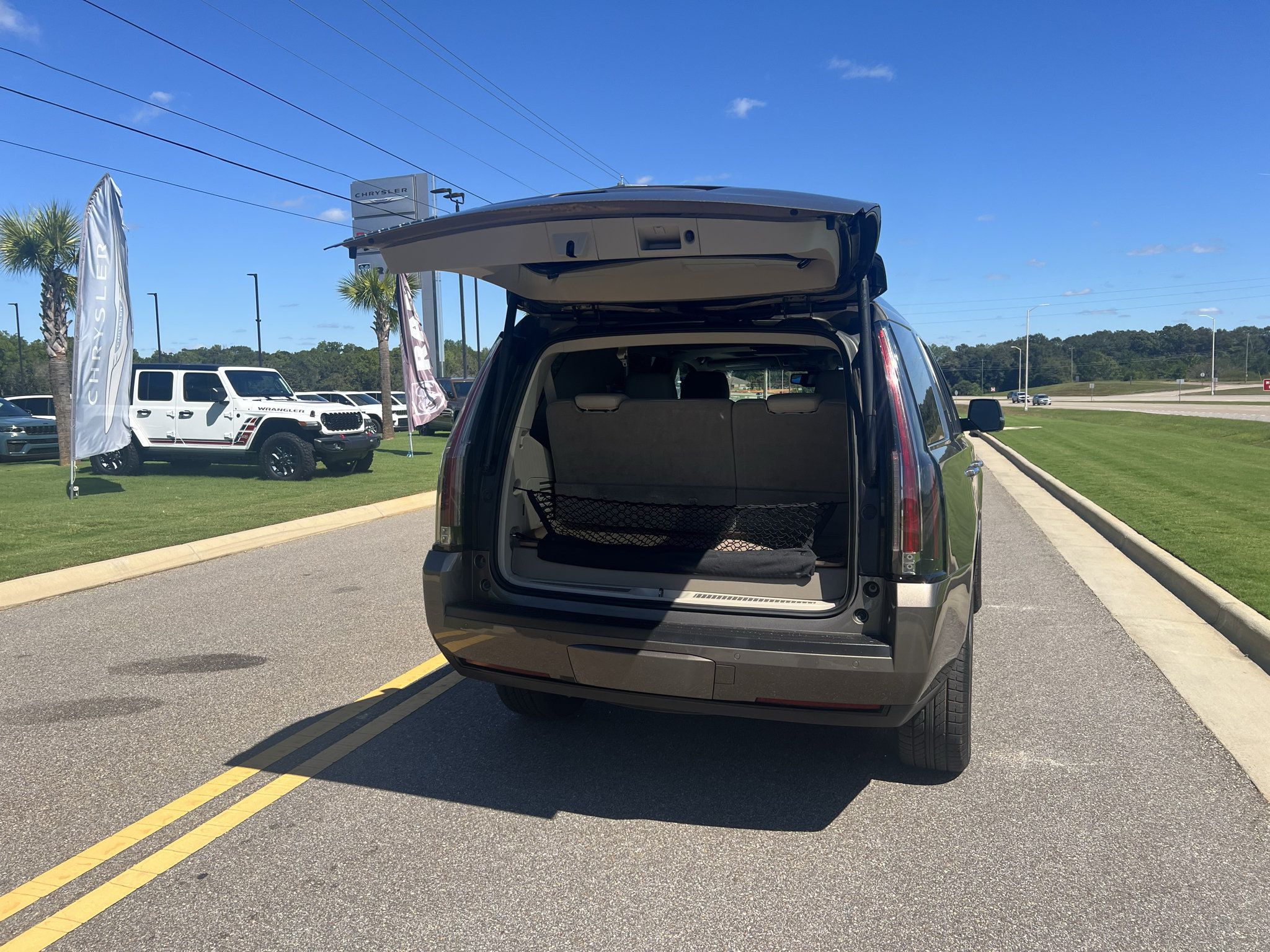 Used 2016 Cadillac Escalade Premium RWD image 6