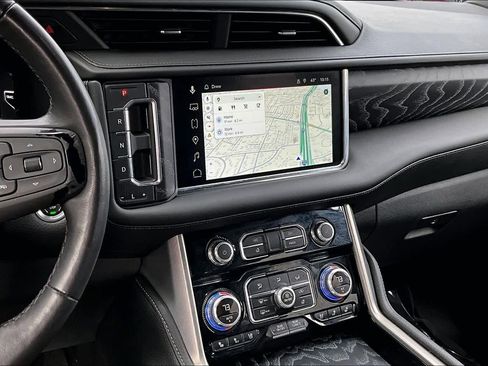 Used 2023 GMC Yukon XL Denali w/ Advanced Technology Package image 7