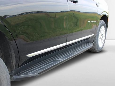 Used 2021 GMC Yukon SLT w/ SLT Premium Package image 43