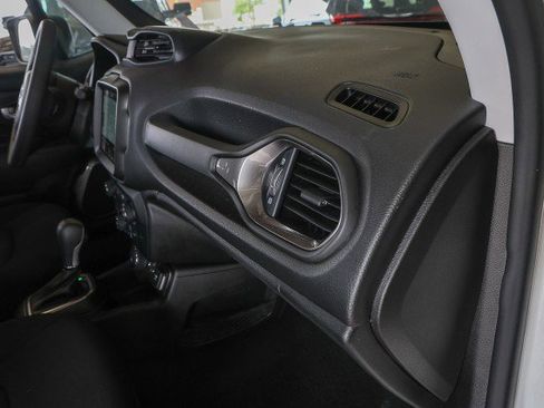 Used 2023 Jeep Renegade Latitude image 33