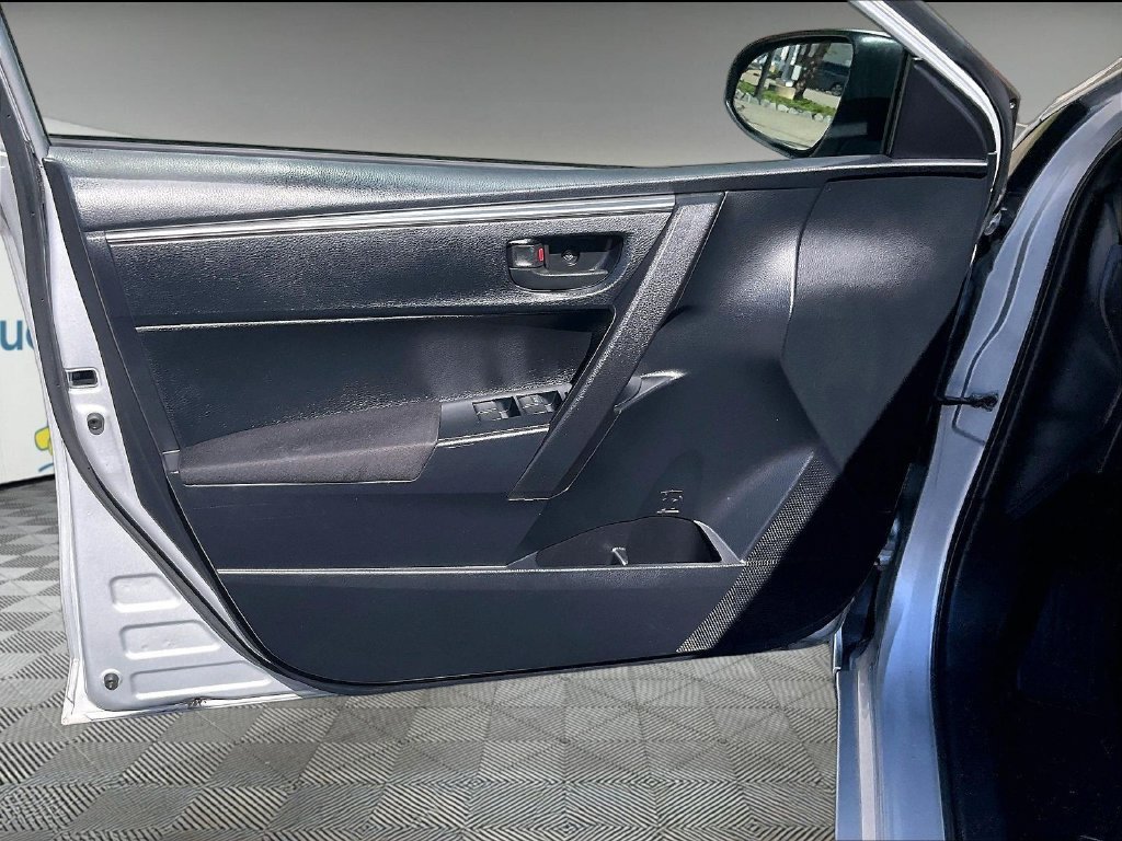 Used 2015 Toyota Corolla L FWD image 9