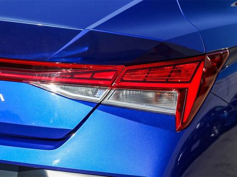 Certified 2024 Hyundai Elantra SEL w/ Convenience Package image 9