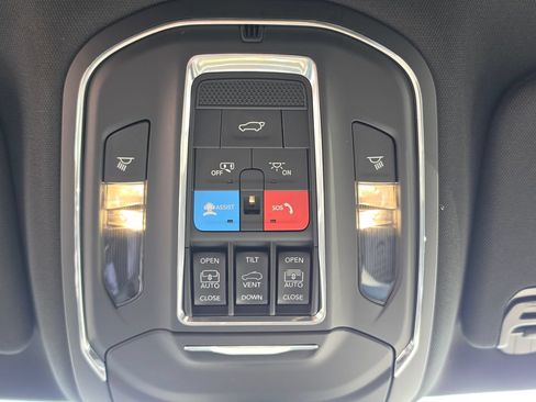 Used 2024 Jeep Wagoneer Series II AWD/4WD image 28