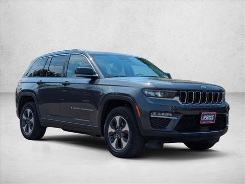 Used 2023 Jeep Grand Cherokee 4WD 4xe image 3