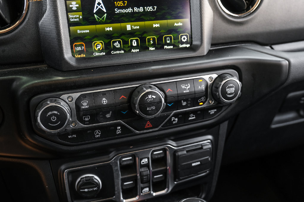 Used 2021 Jeep Wrangler Unlimited Sahara AWD/4WD image 35
