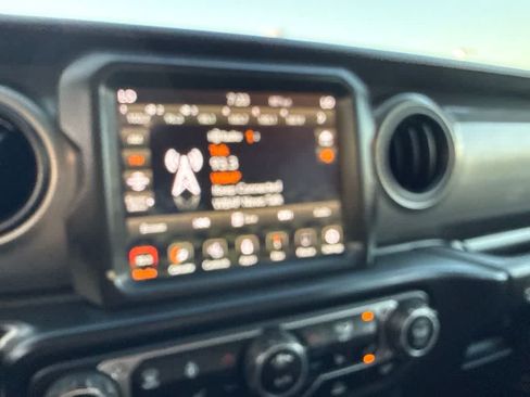 Used 2023 Jeep Gladiator Sport AWD/4WD image 18