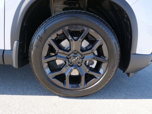 Used 2025 Honda Pilot Touring image 10