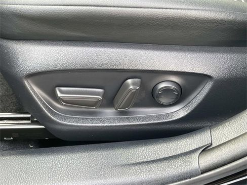 Used 2022 Toyota Camry SE image 18