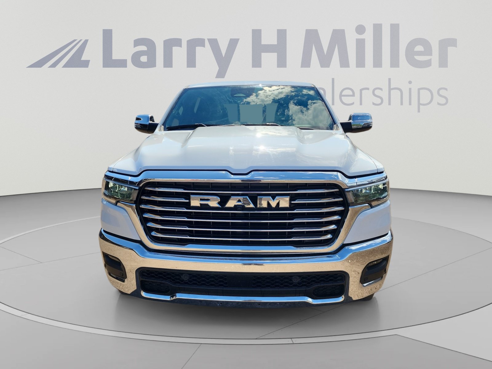 Used 2025 RAM 1500 Laramie AWD/4WD image 8