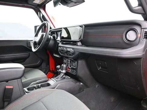 Used 2025 Jeep Wrangler Unlimited Rubicon image 25