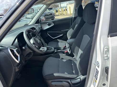 Used 2025 Kia Soul LX w/ LX Technology Package image 24