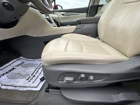 Used 2021 Cadillac XT5 Premium Luxury image 12
