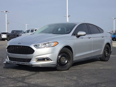Used 2014 Ford Fusion S image 2