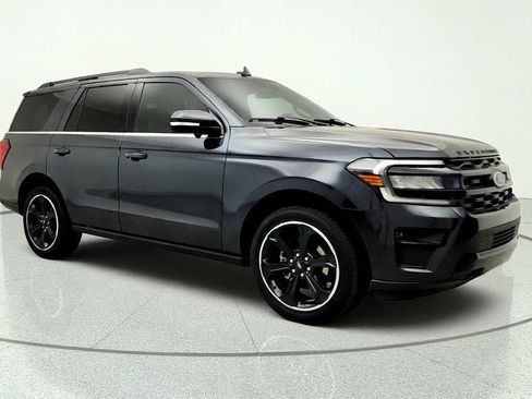 Used 2023 Ford Expedition Limited AWD/4WD image 3