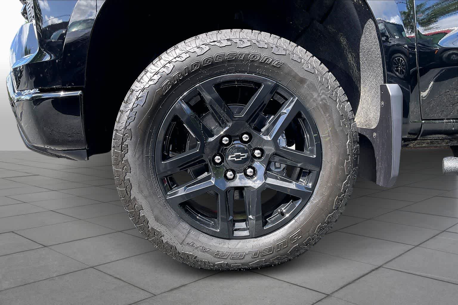 Used 2026 Chevrolet Silverado 1500 LT Trail Boss w/ Convenience Package II AWD/4WD image 19