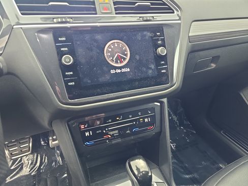 Certified 2024 Volkswagen Tiguan SEL R-Line image 20