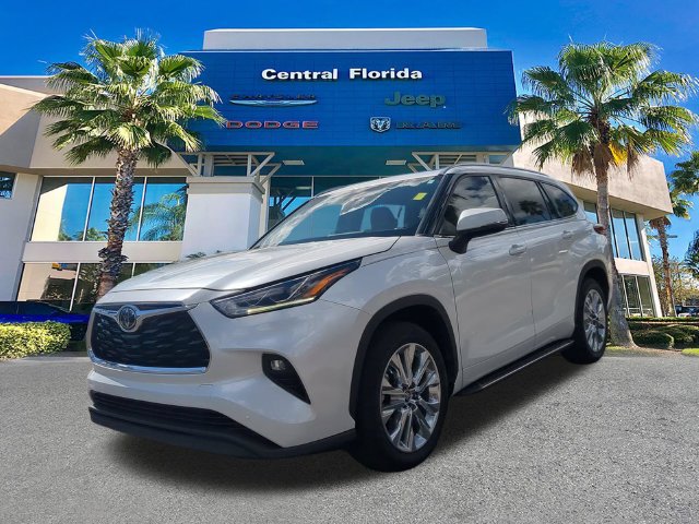 Used 2023 Toyota Highlander Limited FWD image 9