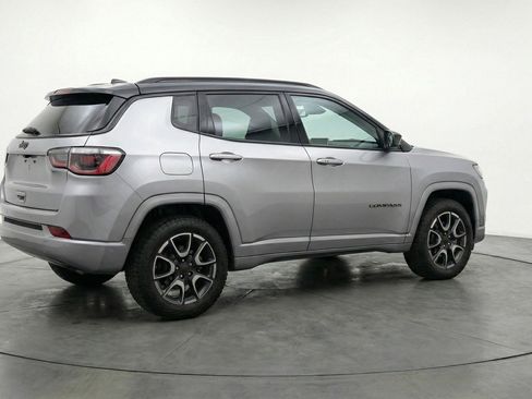 Used 2025 Jeep Compass Trailhawk image 7