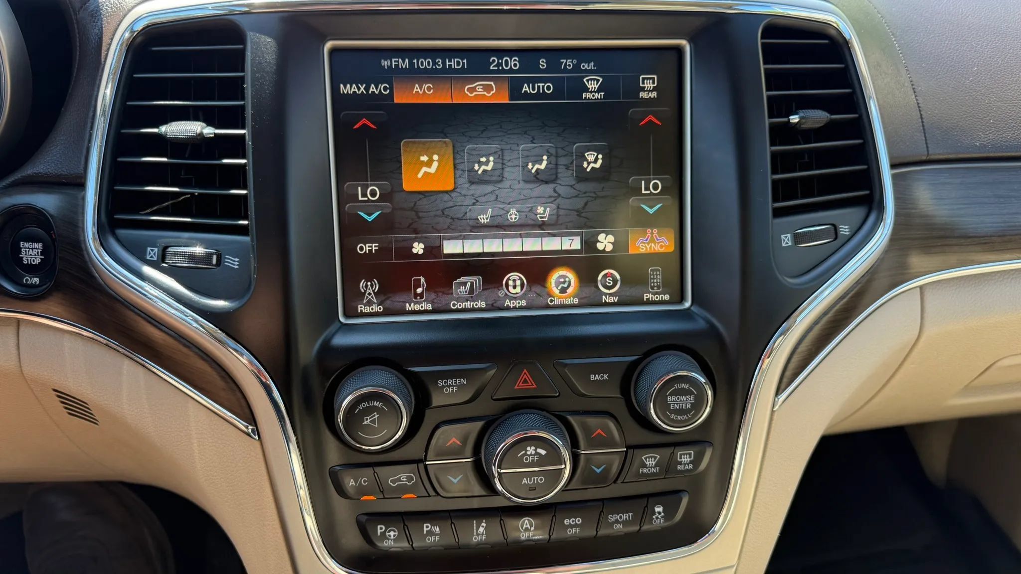 Used 2017 Jeep Grand Cherokee Overland w/ Jeep Active Safety Group AWD/4WD image 23