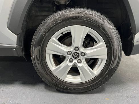Used 2021 Toyota RAV4 XLE w/ Convenience Package image 22