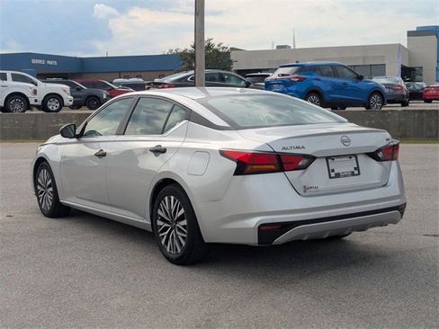 Used 2024 Nissan Altima 2.5 SV image 5